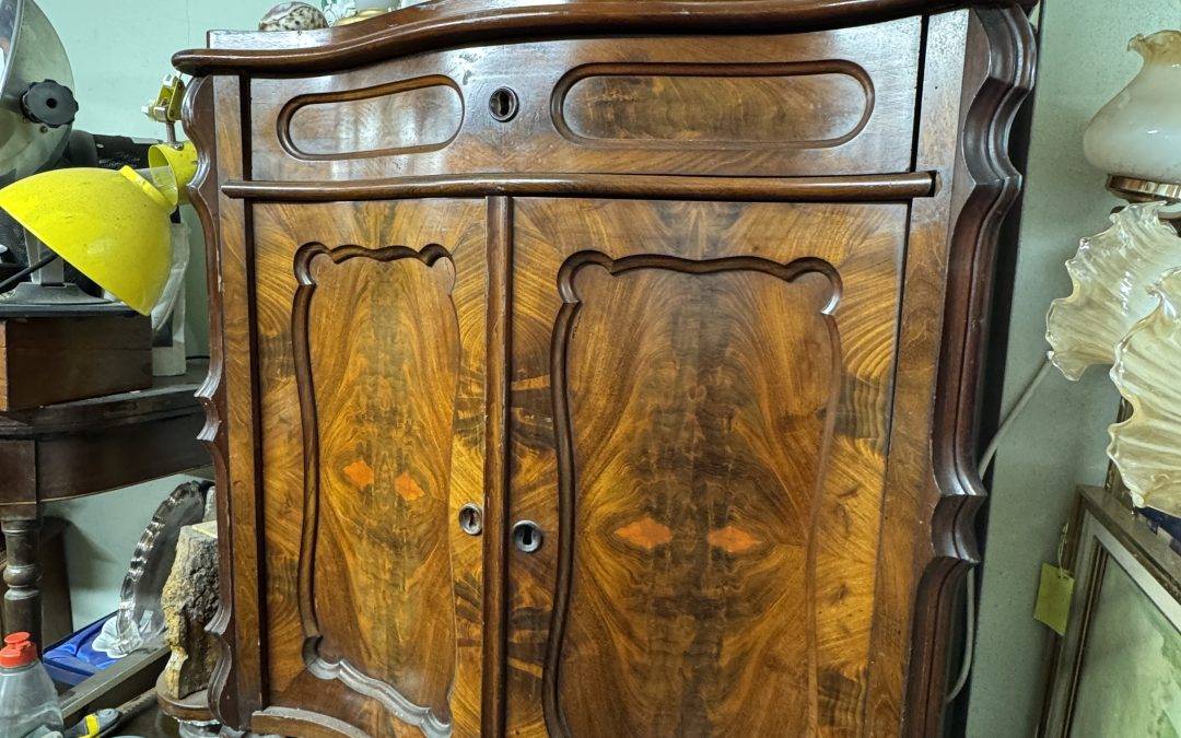 Small victorian mahogany chiffonier